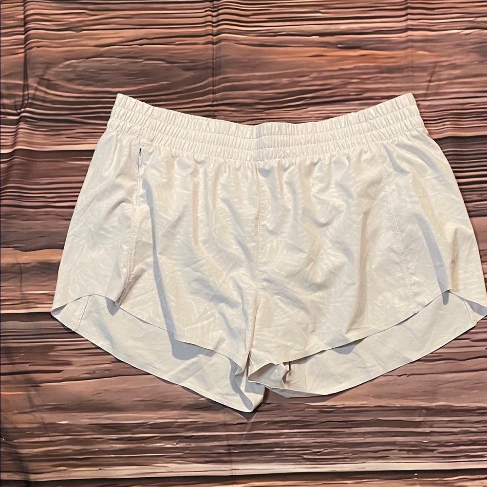 Athleta Cream Printed Hustle Shorts